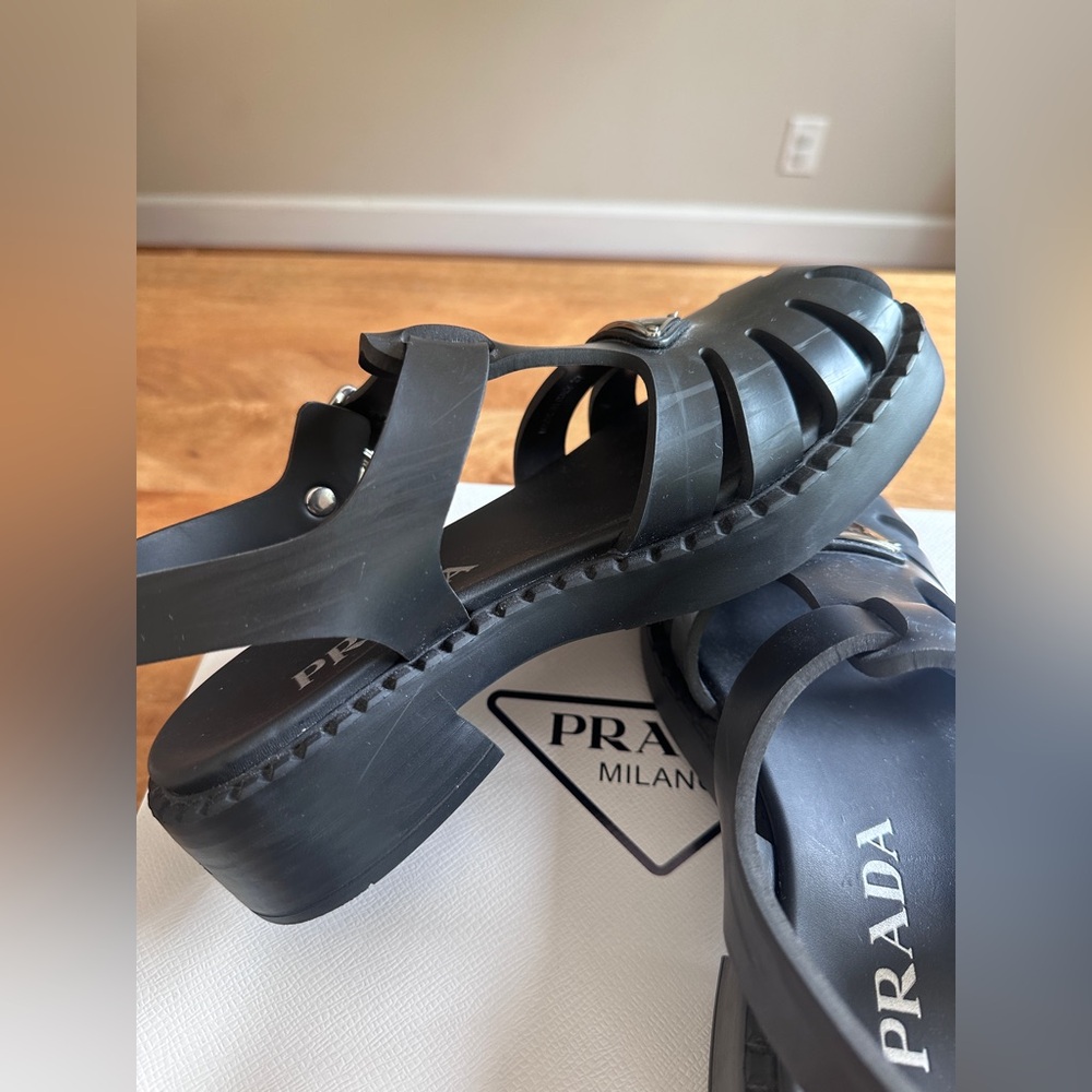 Prada 🖤 Fisherman Rubber Sole Sandal Color: NERO Size: 37/ Size 7 - Picture 5 of 7